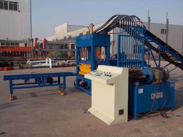 東岳機(jī)械集團(tuán)砌塊成型機(jī)